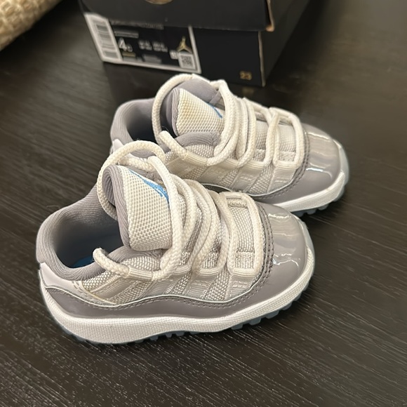 Air Jordan 11 Low Cement Grey - Picture 3 of 7